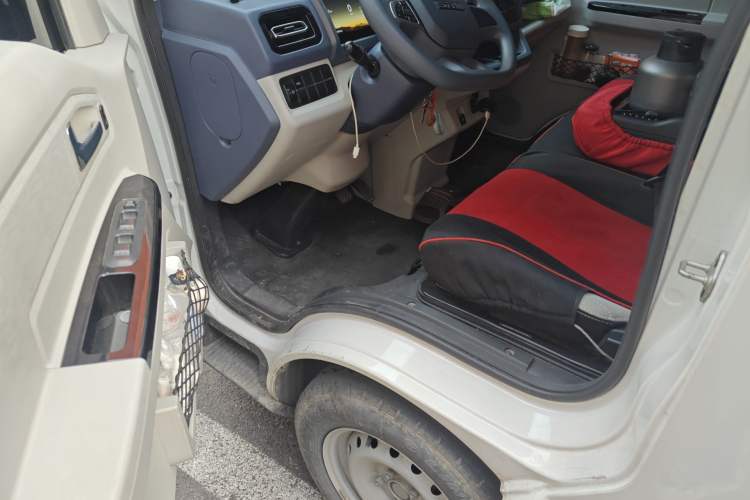 Used SRM New Energy E3 2025 Fudi 310KM Practical Passenger Vehicle Driver Seat