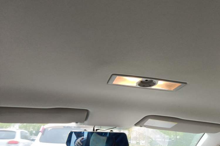 Used Volkswagen Gran Lavida 2015 1.6L Automatic Fashion Edition Headliner