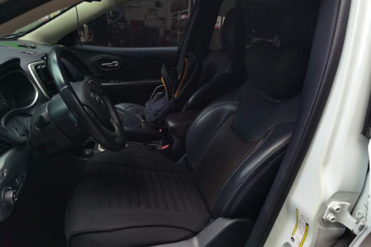 Used Jeep Cherokee 2014 2.4L Elite Edition Left Front Seat
