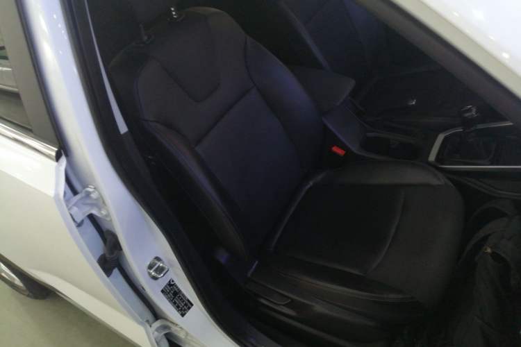 Used Wuling Alvez 2022 1.5L Manual Comfort Version
