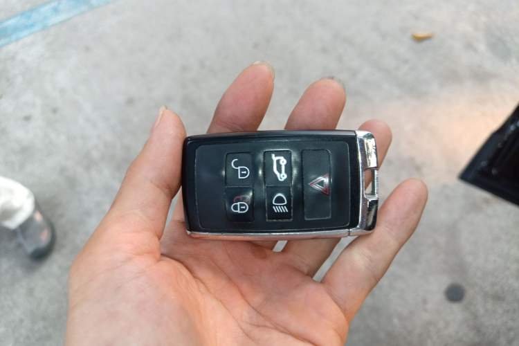 Used Land Rover Discovery 2020 2.0T SE Vehicle Key
