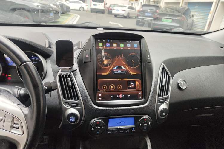 Used Hyundai ix35 2015 2.0L Automatic 2WD Smart Version China V Standard Audio And AC Panel