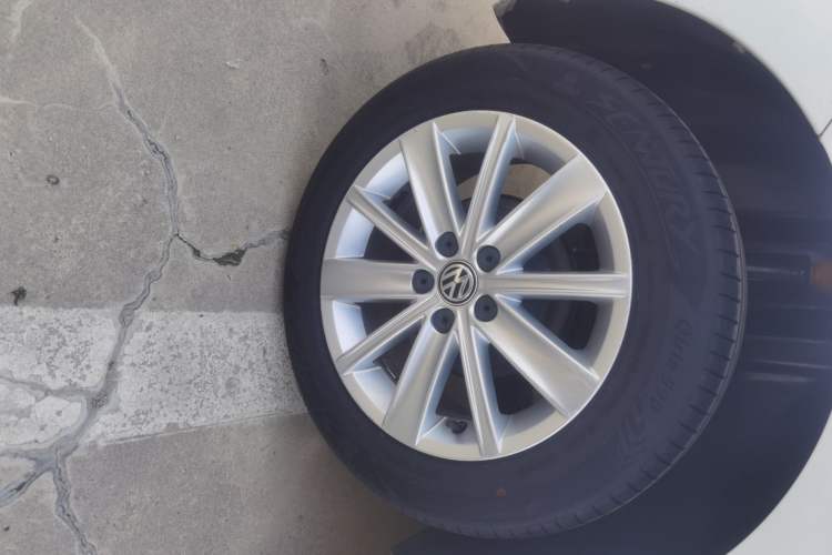 Used Volkswagen Polo 2014 1.6L Automatic Comfort Edition Right Rear Wheel Hub