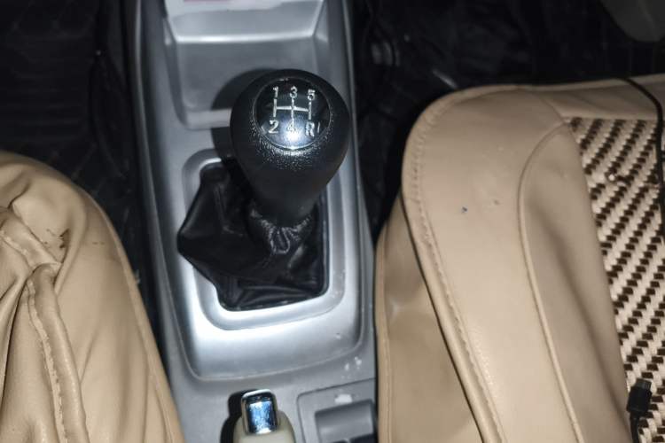 Used CHANGAN Alsvin V3 2015 1.4L Manual Meiruan Model China V Standard
