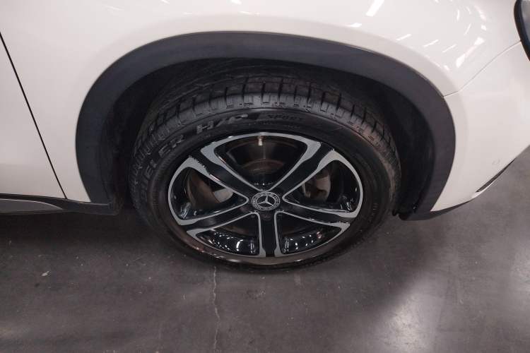 Used Mercedes-Benz GLA 2018 GLA 200 Fashion Model Right Front Wheel Hub