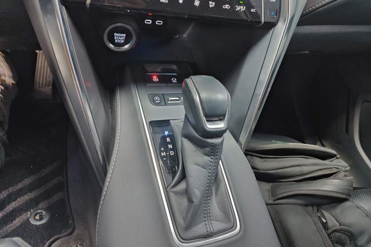 Used Toyota Harrier 2023 2.0L CVT Two-Wheel Drive Entry Version
