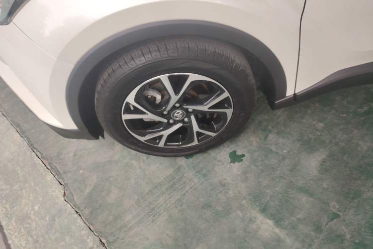 Used Toyota C-HR 2018 2.0L Leading with Sunroof China VI Standard
