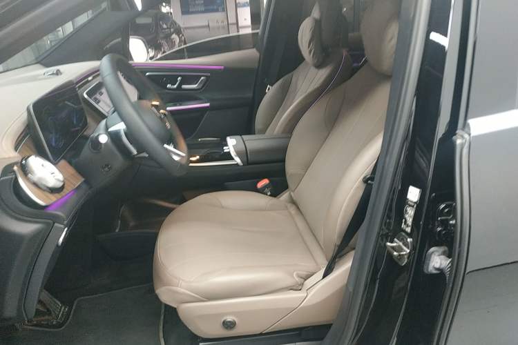 Used Mercedes-Benz EQE SUV 2024 500 4MATIC Luxury Edition Left Front Seat