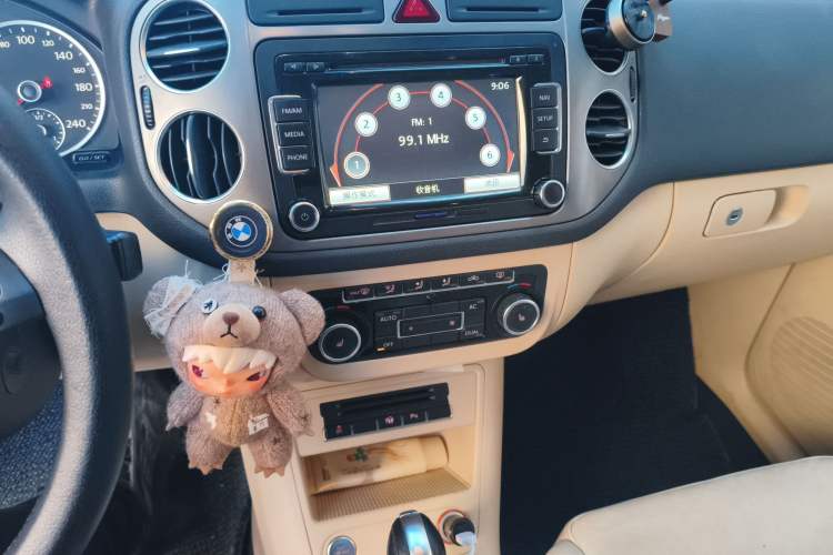 Used Volkswagen Tiguan 2012 2.0 TSI Automatic All-Wheel Drive Flagship Edition Audio And AC Panel