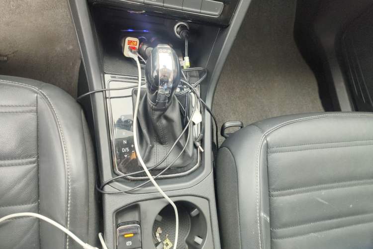 Used Volkswagen Touran 2016 Volkswagen Touran L 280TSI DSG Comfort Edition Gear Lever