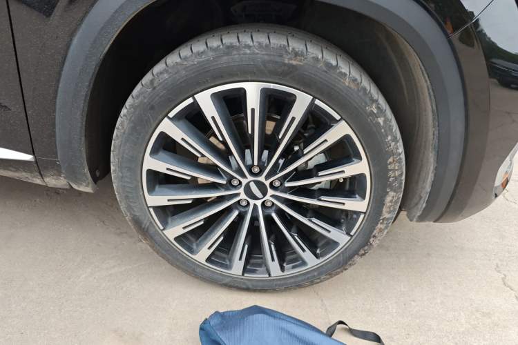 Used Geely Auto Monjaro L 2025 Dongfang Yao 2.0TD Automatic Lanxing Edition Right Front Wheel Hub