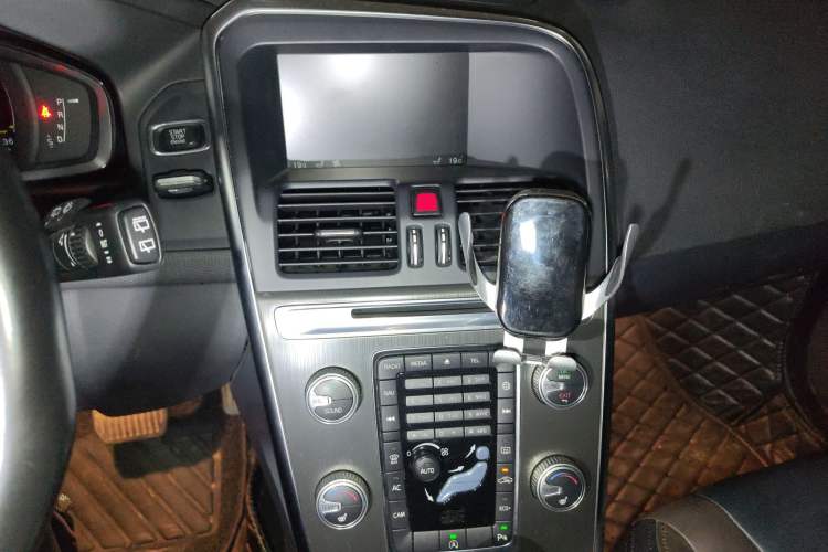 Used Volvo XC60 2015 T5 Smart Upgrade Model
