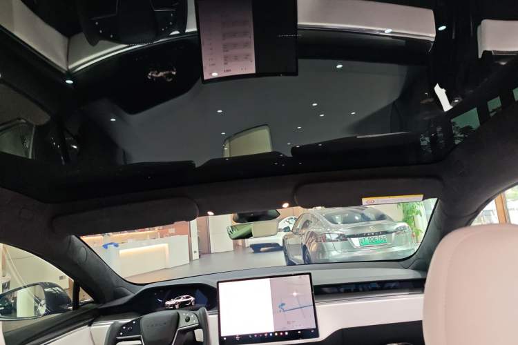 Used Tesla Model S 2023 Three-Motor All-Wheel-Drive Plaid Version Headliner