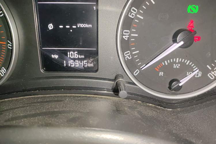 Used Skoda Octavia 2014 1.6L Automatic Yijun Edition Odometer Close Up