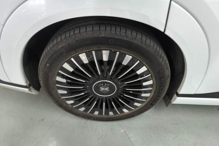 Used XPeng X9 2025 702 Four-Wheel Drive High-Performance Max
