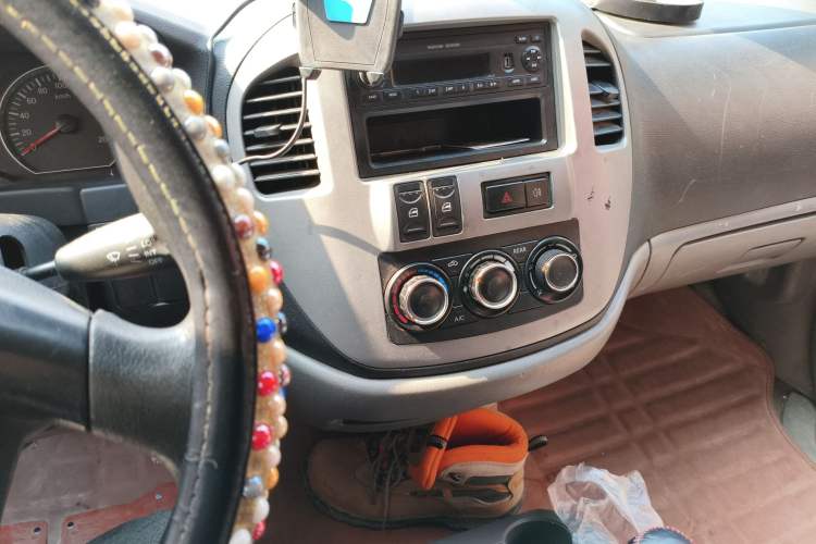 Used FORTHING Lingzhi 2014 V3 1.5L 7-Seater Comfort Model Audio And AC Panel