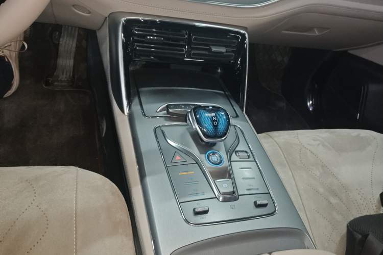 Used BYD Tang New Energy 2025 Intelligent Driving Version DM-i 115KM Prestige Edition Gear Lever