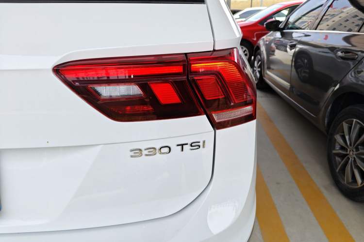 Used Volkswagen Tiguan L 2023 Revised Version 330TSI Automatic Two-Wheel Drive Smart Enjoyment Edition
