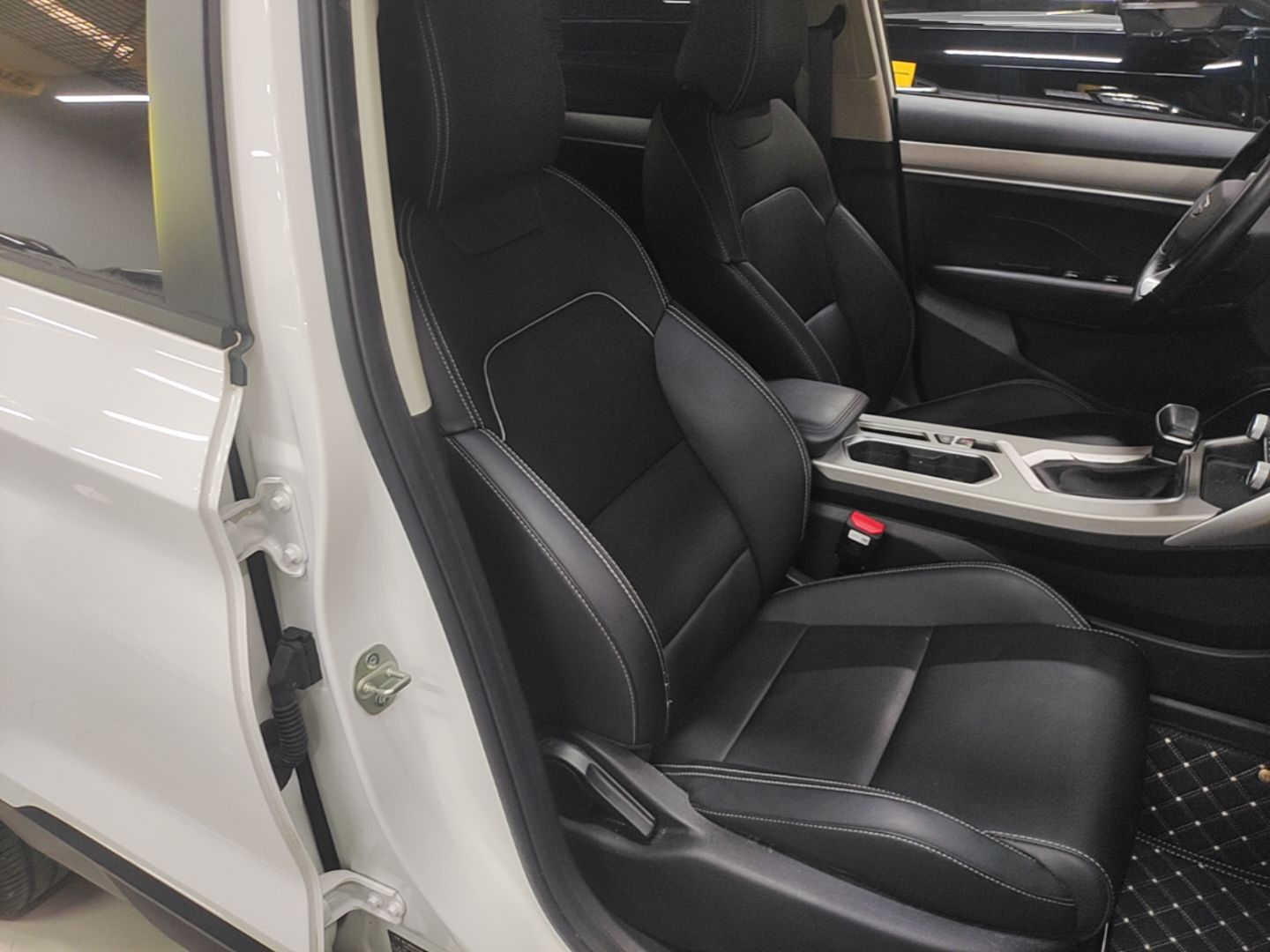 Geely Auto Coolray 2025 1.5L CVT Super Edition — снимка 19