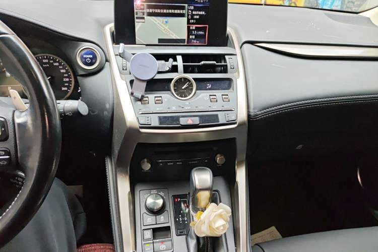 Used Lexus NX 2018 300h Front-Wheel-Drive FENGSHANG Version China V Emission Standard