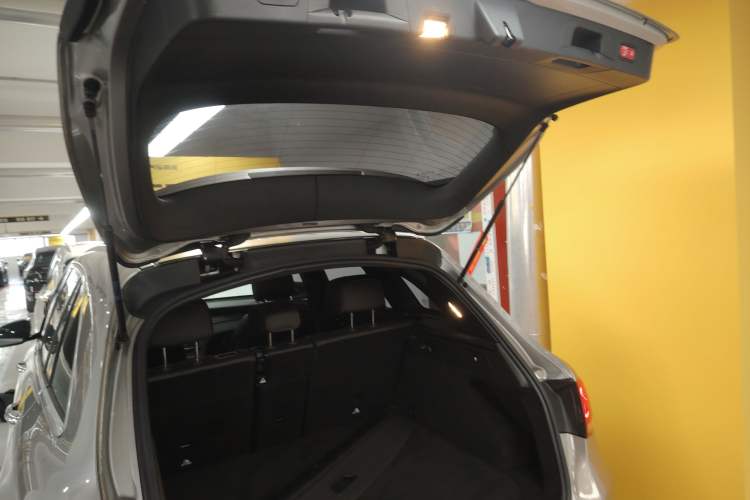 Used Mercedes-Benz GLC 2020 Facelift GLC 300 L 4MATIC Dynamic Edition Trunk