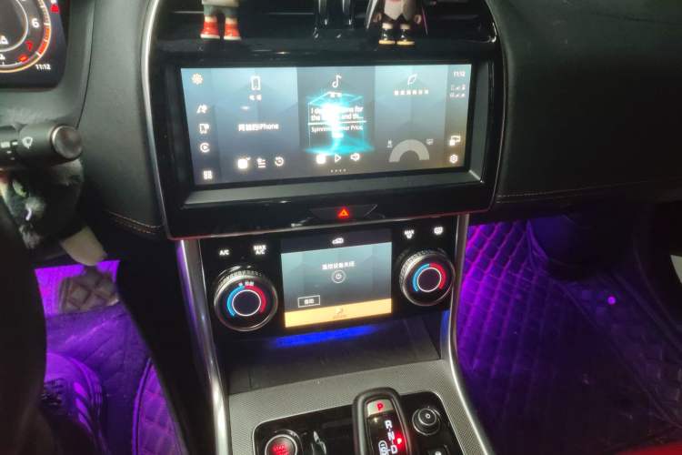 Used Jaguar XEL 2023 2.0T 250 PS R-DYNAMIC S Advanced Sport Edition Audio And AC Panel