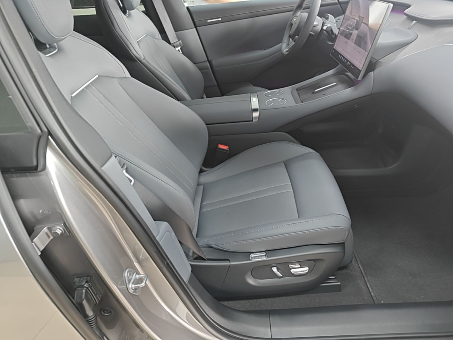 Xiaomi Auto YU7 2025 Ultra-Long Range All-Wheel Drive Pro Version — снимка 19