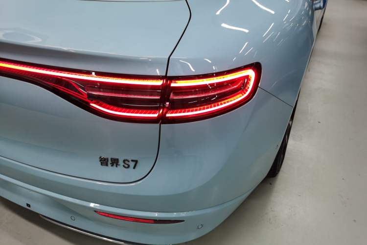 Used Hima Luxeed S7 2024 Ultra Four-Wheel Drive Flagship Edition Right Rear Taillight