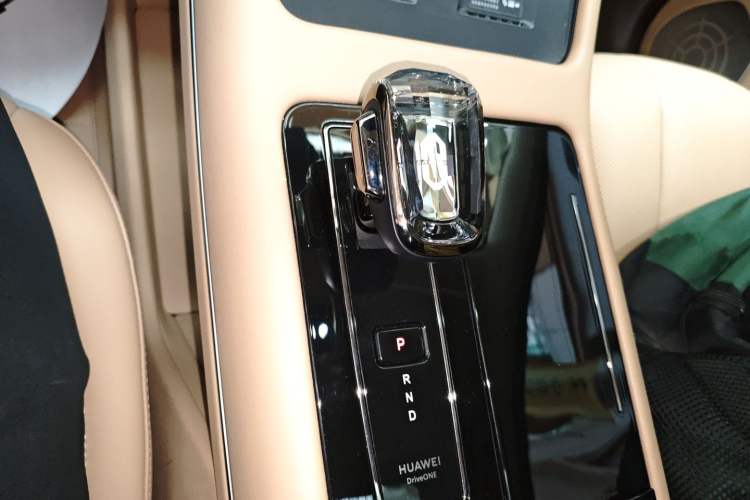 Used Hima AITO M7 2024 1.5T Intelligent Driving 4WD Ultra Version 6 Seats
