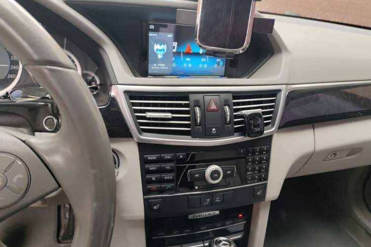 Used Mercedes-Benz E-Class 2010 E 200 CGI Elegant Model Audio And AC Panel