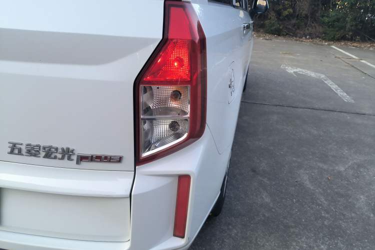 Used Wuling Hongguang PLUS 2020 1.5L Manual Standard Edition 5 Seats Exterior 6