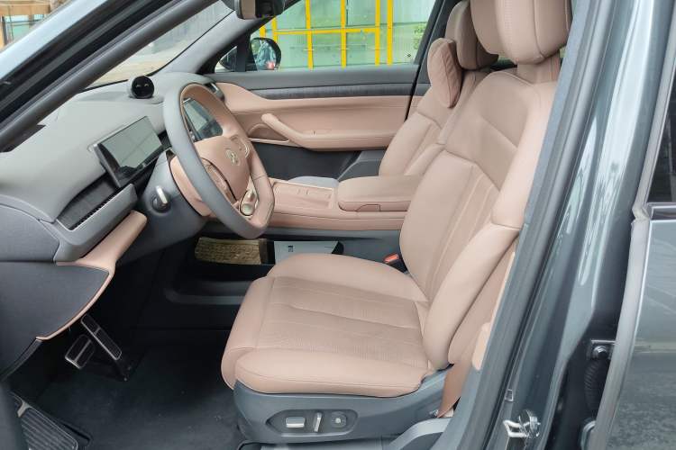 Used Nio ES8 2023 75 kWh Executive Edition Left Front Seat