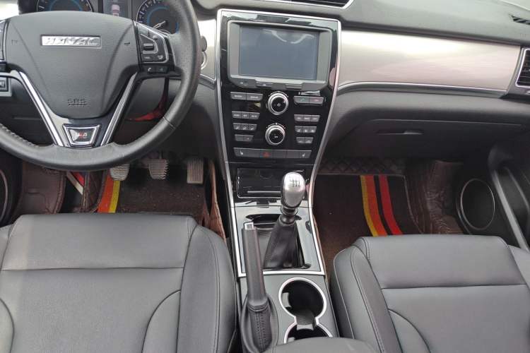 Used Haval H2 2017 Red-Label 1.5T Manual Two-Wheel-Drive Elite Model Gear Lever