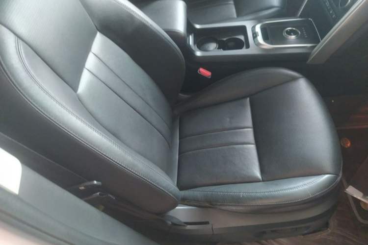 Used Land Rover Discovery Sport 2018 240 PS SE Version Right Front Seat