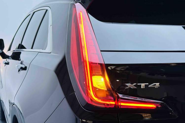 Used Cadillac XT4 2024 28T Two-Wheel-Drive Luxury Version