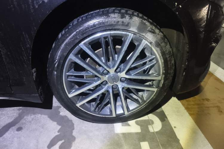 Used Geely Auto Preface 2021 2.0TD Luxury+ Version Right Front Wheel Hub