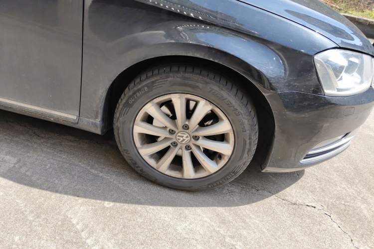 Used Volkswagen Magotan 2015 1.8TSI Luxury Model Right Front Wheel Hub