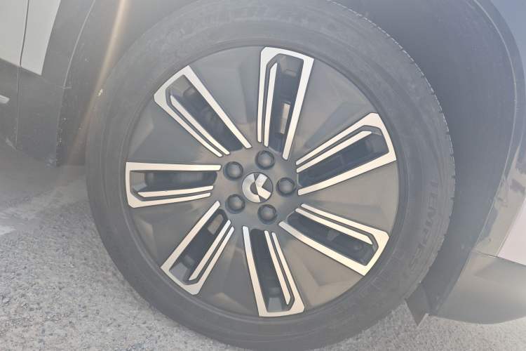 Used Nio ES7 2022 75 kWh Right Front Wheel Hub