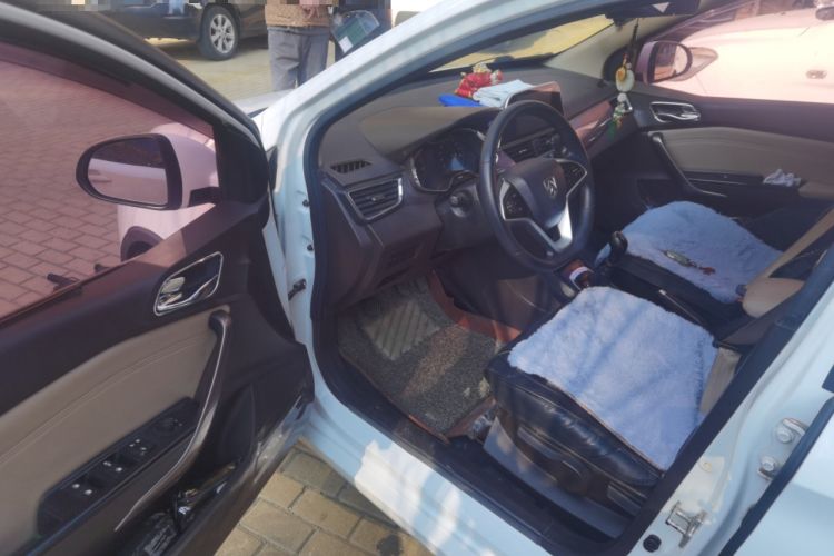 Used Baojun 310W 2017 1.5L Manual Fashion Model China V