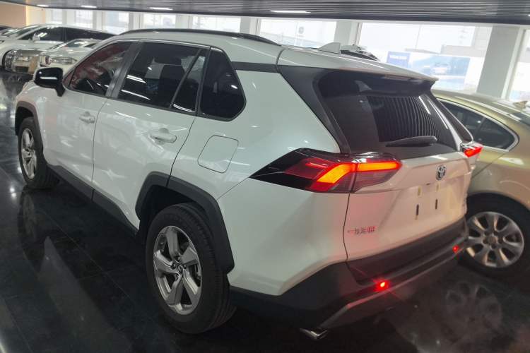 Used Toyota RAV4 2022 Dual-Engine 2.5L E-CVT Two-Wheel Drive Elite Edition
