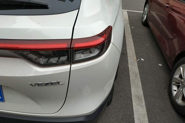 Used Honda Vezel 2023 1.5L CVT Tech Edition
