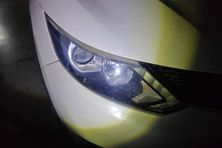 Used Nissan Qashqai 2016 2.0L CVT Luxury Edition Right Front Headlight