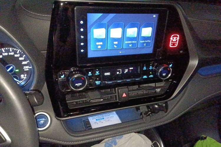 Used Toyota Crown Kluger 2022 2.5L HEV Four-Wheel Drive Luxury Edition Audio And AC Panel