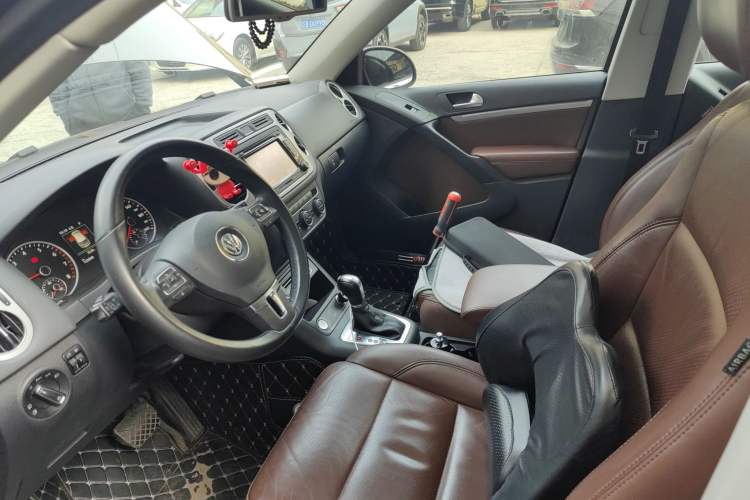 Used Volkswagen Tiguan 2015 1.8TSI Automatic All-Wheel-Drive Luxury Model Left Front Seat