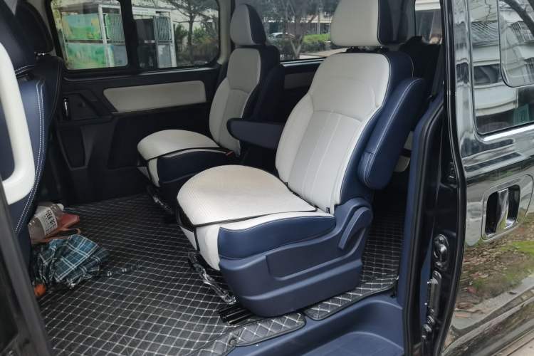 Used FORTHING Lingzhi PLUS 2024 1.5T Manual Luxury 7-Seater
