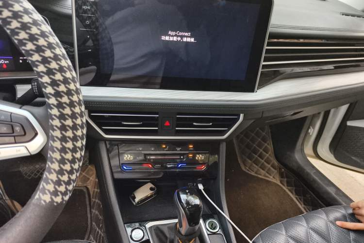 Used Volkswagen Sagitar 2023 280TSI DSG Excellence Plus Edition Audio And AC Panel