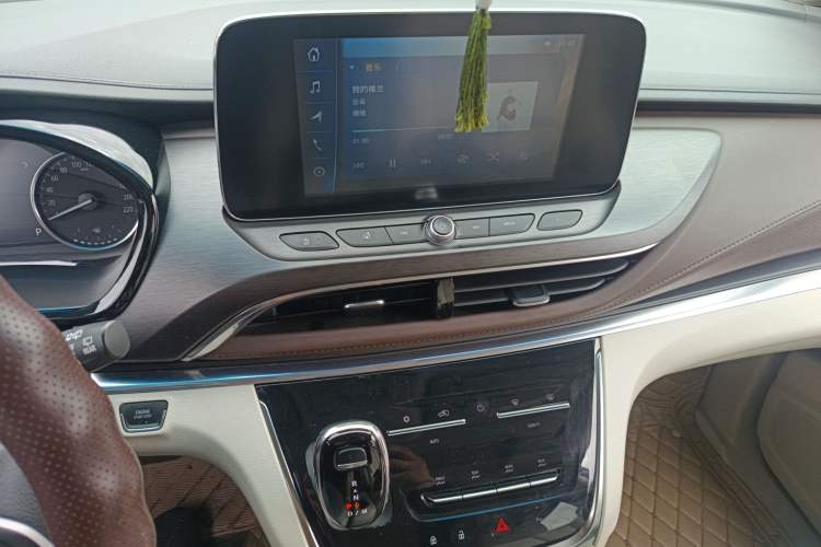 Used Buick GL8 2022 Land Cruiser Executive Class 652T Comfort Model Audio And AC Panel