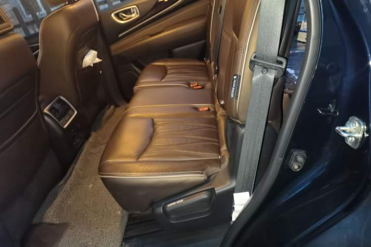 Used Infiniti QX60 2018 2.5 S/C Hybrid Four-Wheel-Drive Champion Family Edition Left Rear Seat