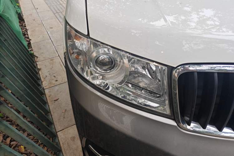 Used Jinbei Hiace X30 2023 1.5L Wealthy-Style Passenger Van 5/6/7-Seater Non-Air-Conditioned Version SWC15M