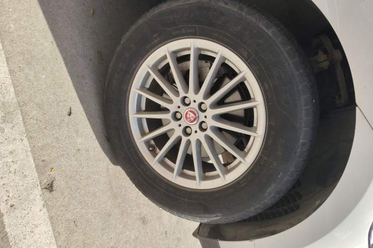 Used Jaguar F-PACE 2018 2.0T Two-Wheel Drive Urban Deluxe Edition